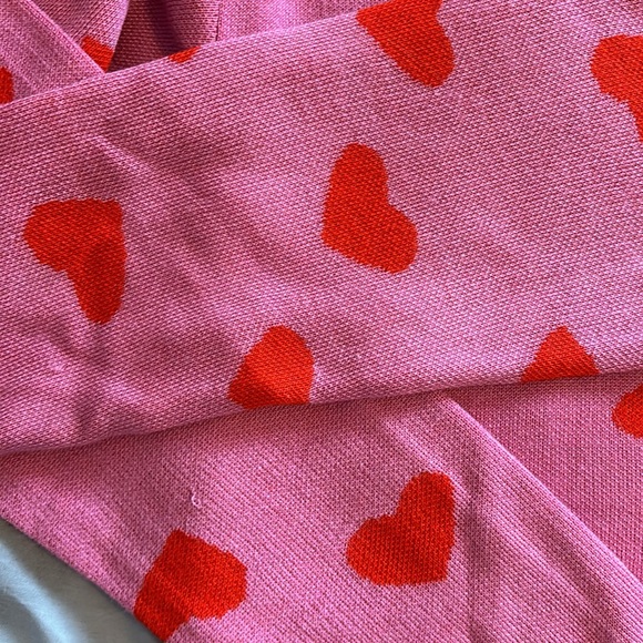 🍀NEW🍀Heart print sweater - Picture 4 of 5